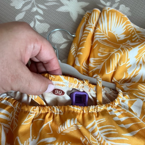 Talk about a happy outfit! - Picture 4 of 4